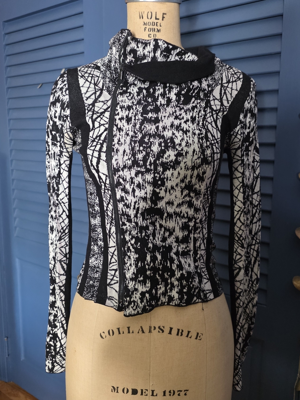 BCBGMAXAZRIA Asymmetrical Zip Moto Knit Jacket Silk Blend – Size XS